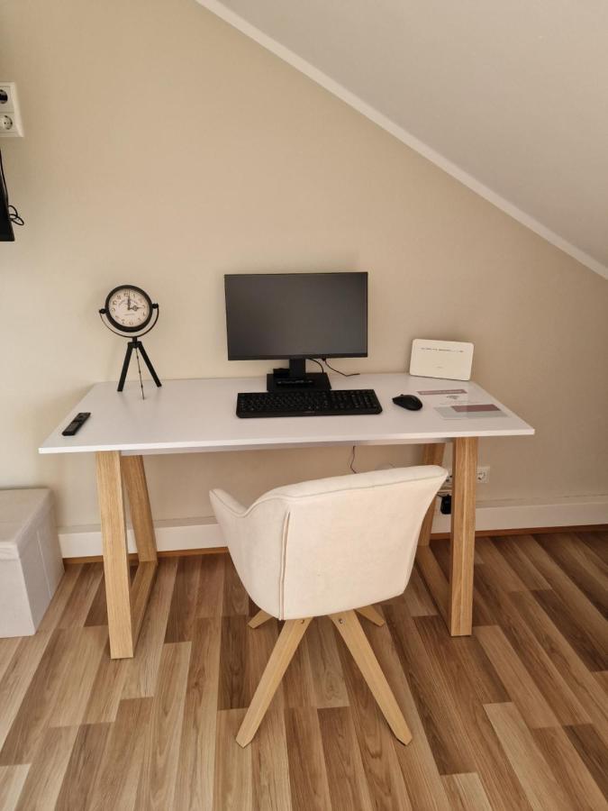 C4S Come4Stay Altötting: Central Apartment with Office & Balcony Exterior photo