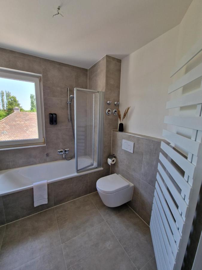 C4S Come4Stay Altötting: Central Apartment with Office & Balcony Exterior photo