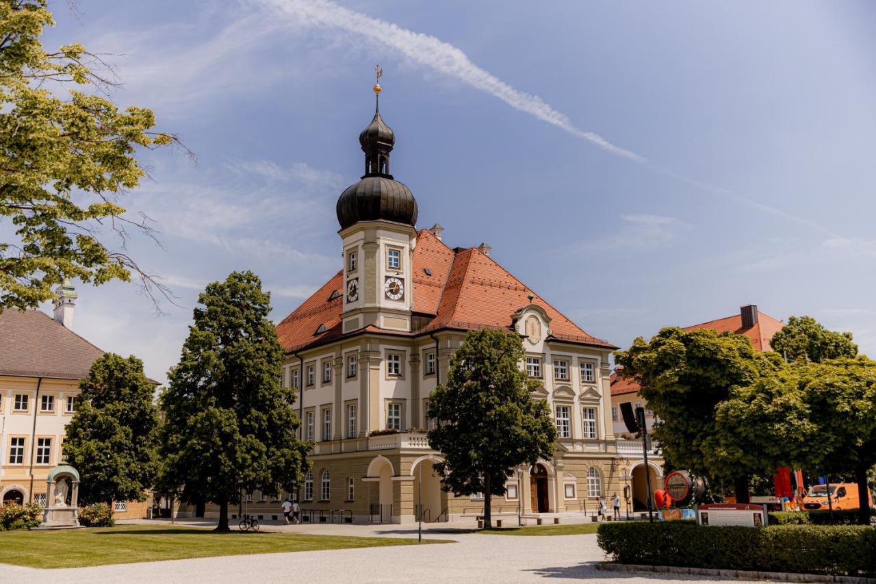 C4S Come4Stay Altötting: Central Apartment with Office & Balcony Exterior photo