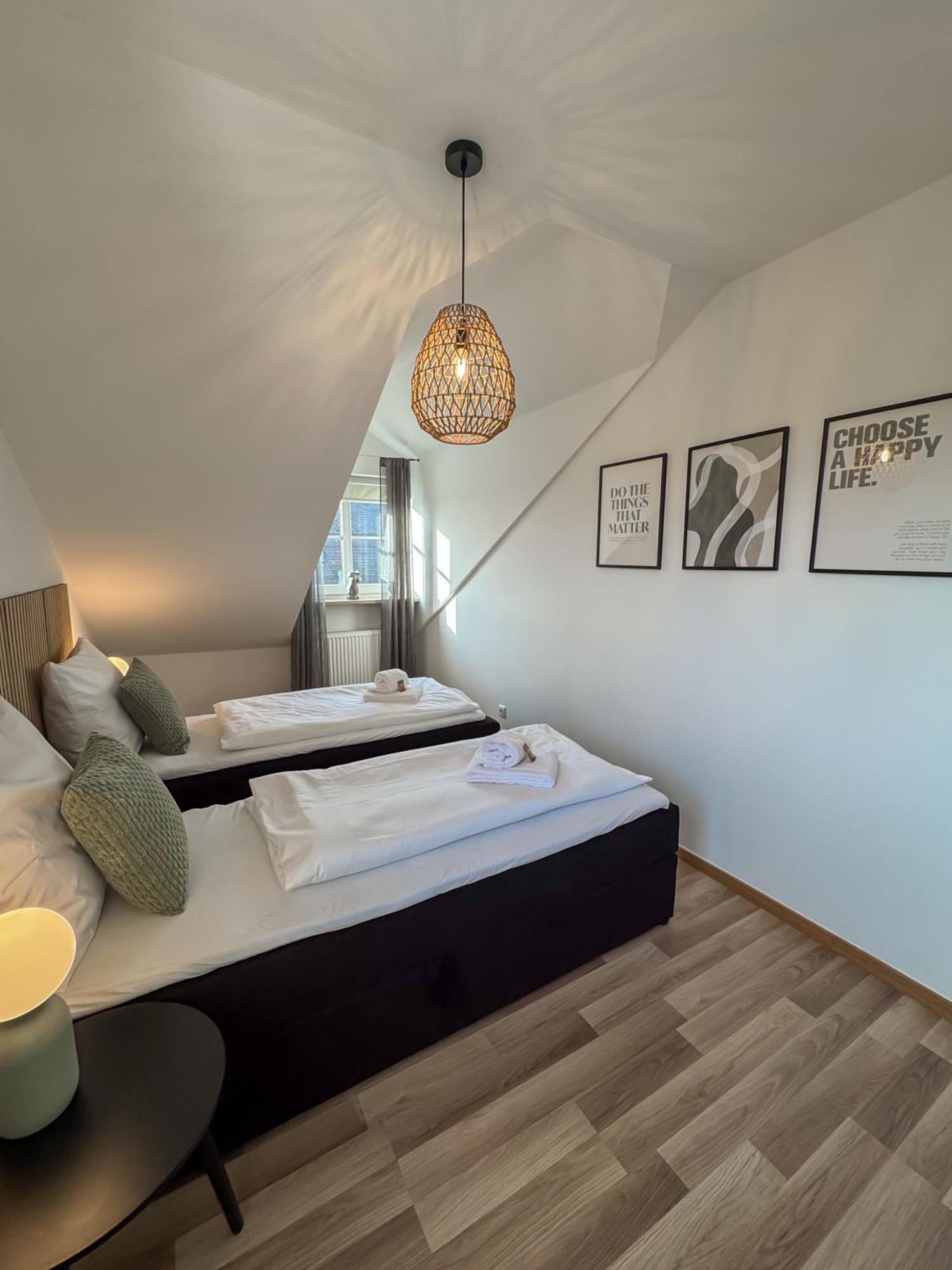 C4S Come4Stay Altötting: Central Apartment with Office & Balcony Exterior photo