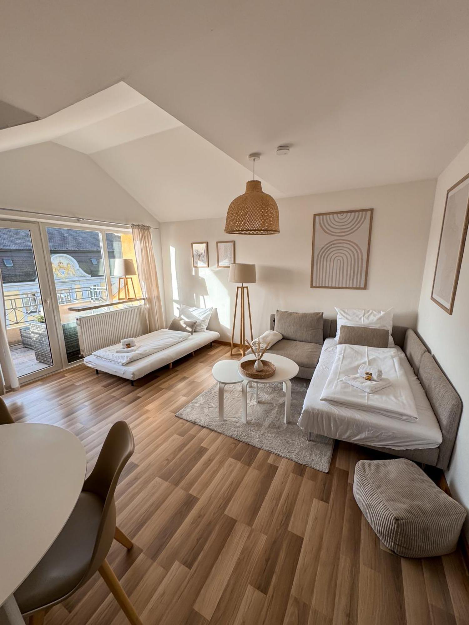 C4S Come4Stay Altötting: Central Apartment with Office & Balcony Exterior photo